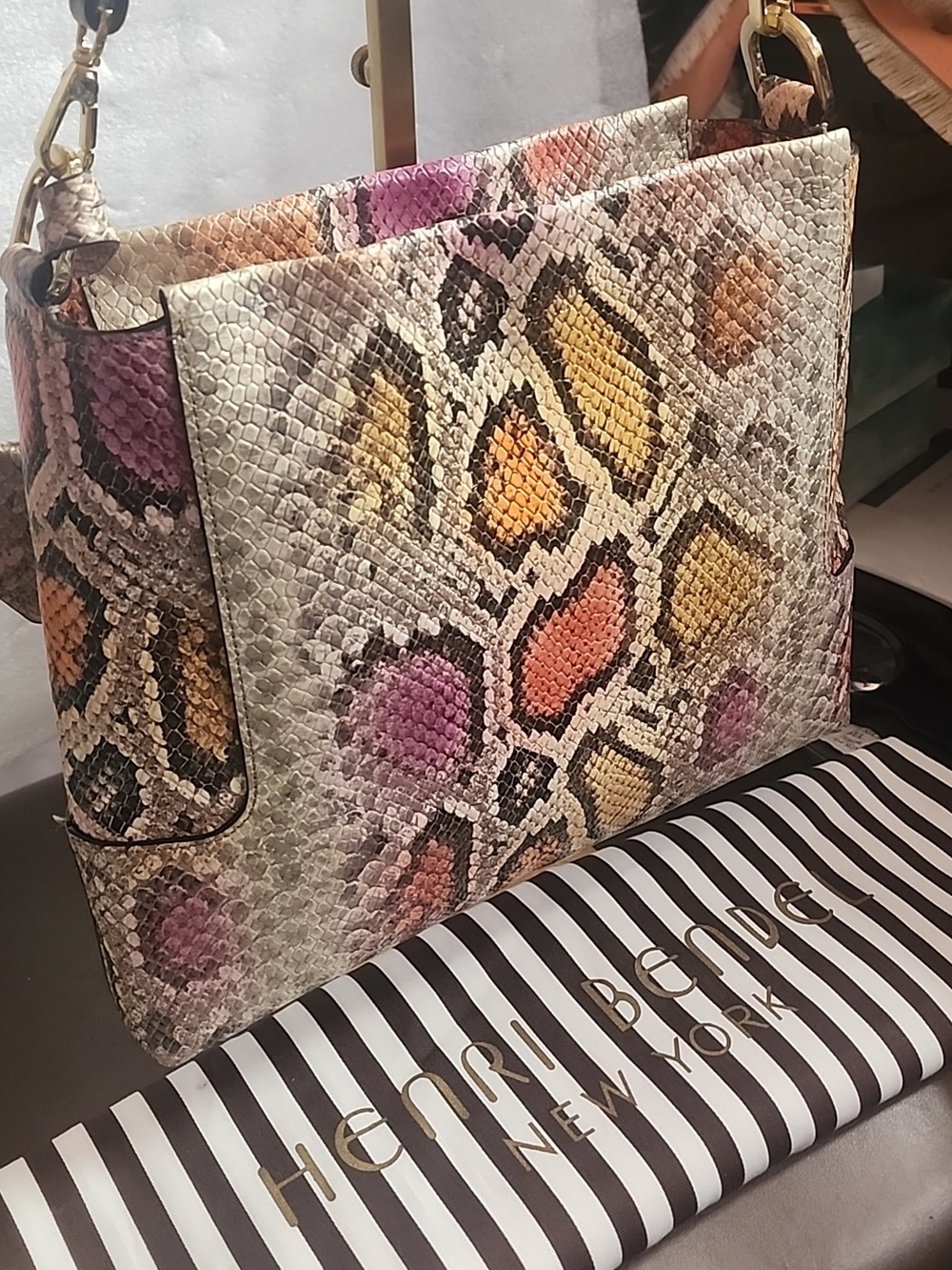 Henri Bendel Leather Crossbody/ Shoulder Bag Like New Condition - Picture 7 of 17